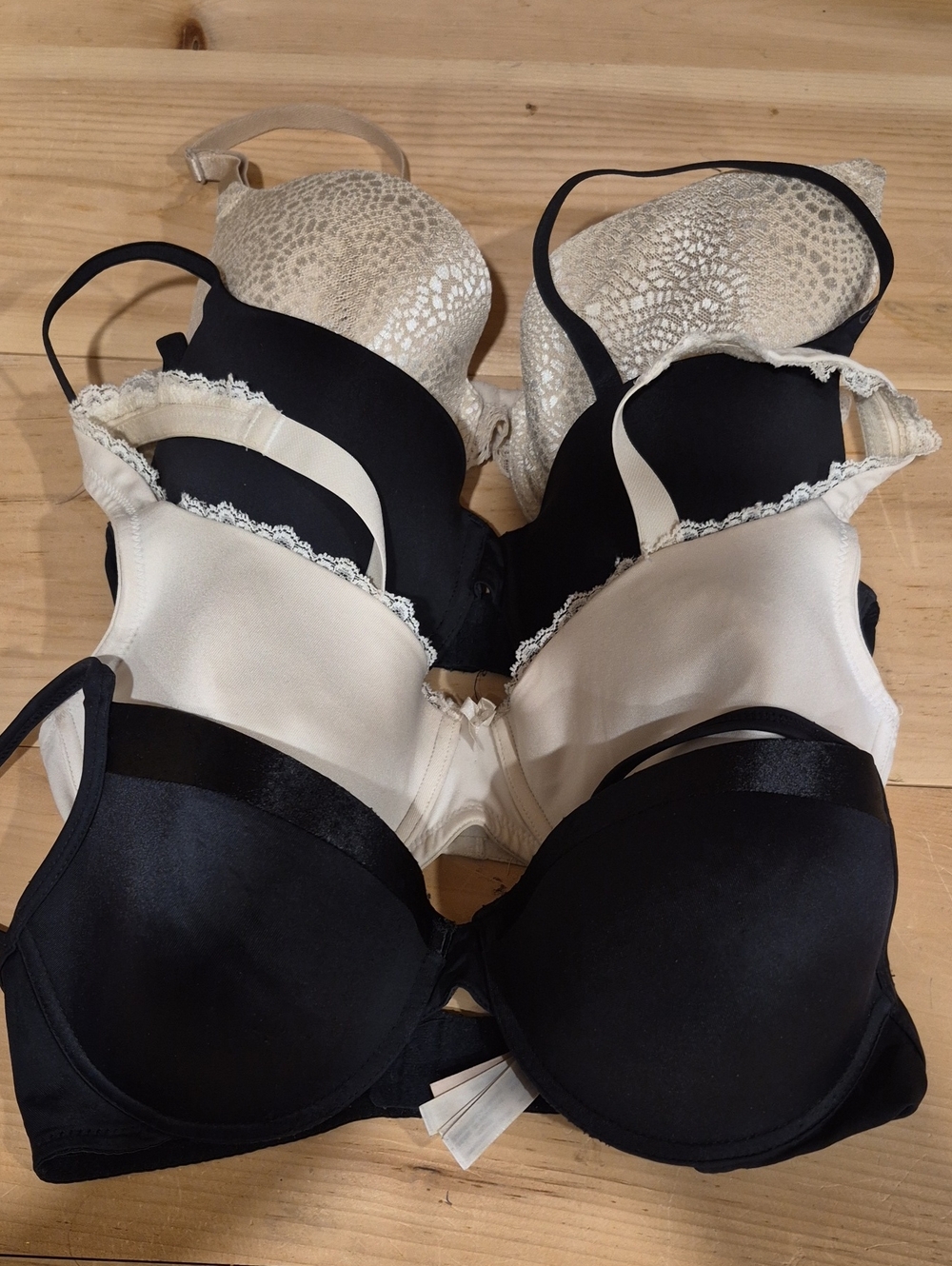 💥 4 Pc 34D Women's Black & Cream Bras Set